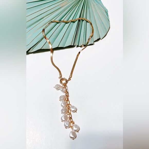 Free People Jewelry - Pearl drop gold necklace S43